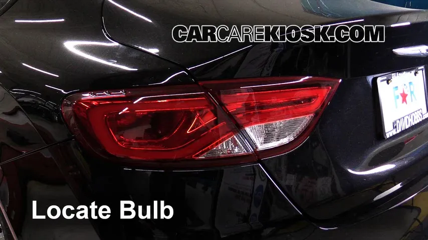2016 Chrysler 200 S 3.6L V6 FlexFuel Éclairage Feux de marche arrière (remplacer une ampoule)